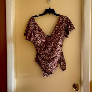 BRAND NEW One piece cap sleeve bathing suit with attached belt LEOPARD 🐆 PRINT!